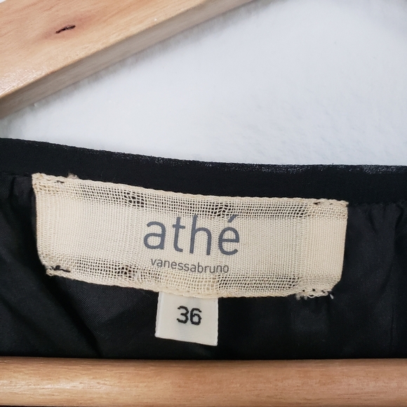 Beautiful Vanessa Bruno Athè embellished top! - Picture 5 of 9